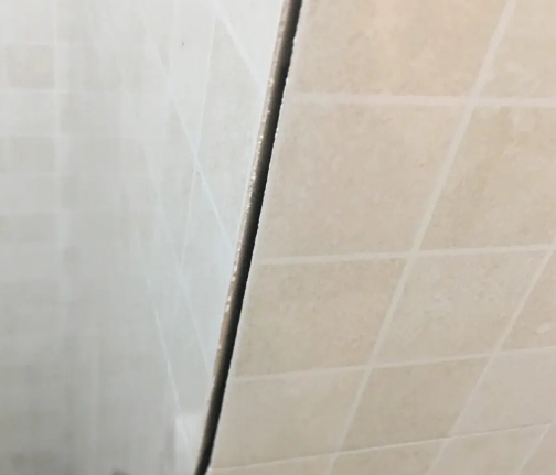 维西瓷砖空鼓维修公司分享阳台瓷砖脱落的修复过程可以分为以下几个步骤